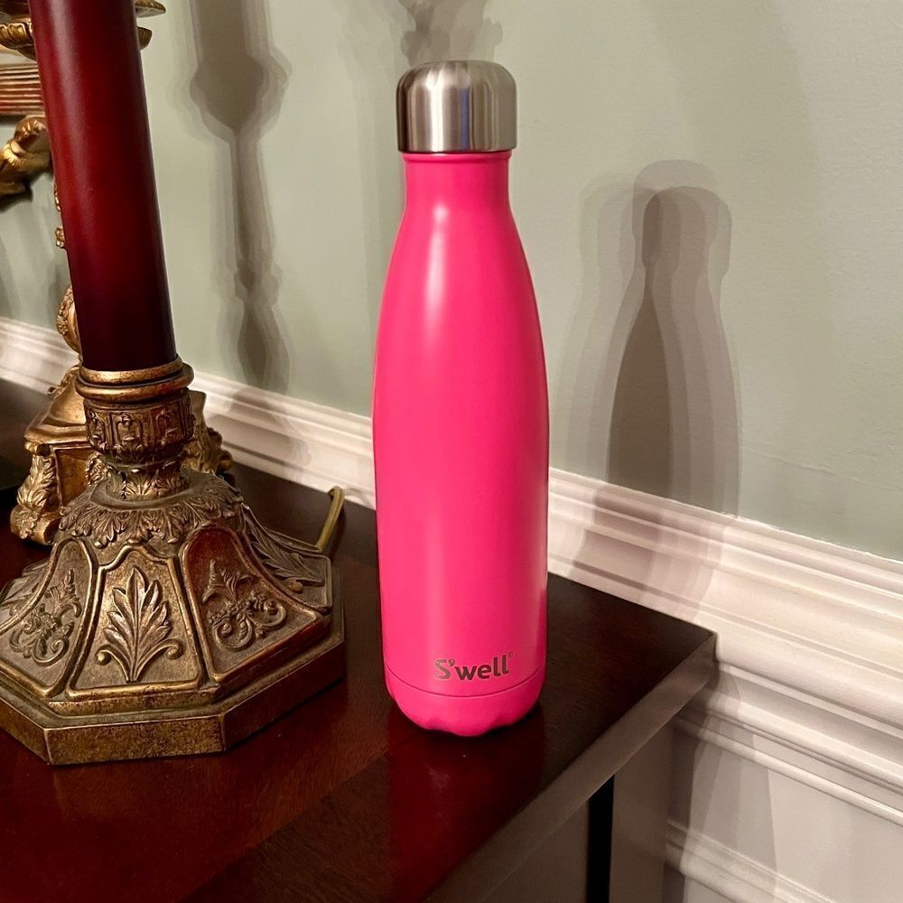 EUC S'well Original 17 oz / 500 ml Bottle in Bikini Pink Used Once Perfect